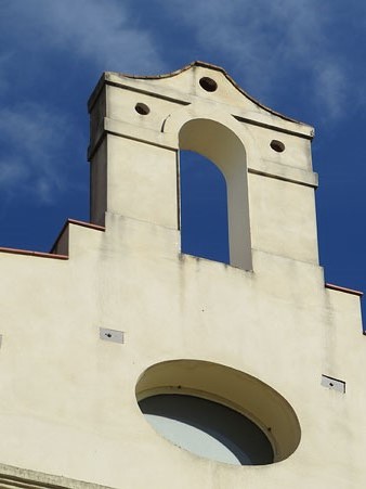 Detall de la façana de la Marfà, actualment equipament cultural