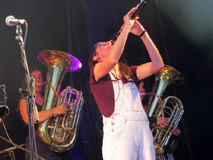 Festival Strenes 2019. Concert de Balkan Paradise Orchestra a la pla&ccedil;a Catalunya dins la programaci&oacute; de la Festa Major de l'Strenes