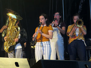 Festival Strenes 2019. Concert de Balkan Paradise Orchestra a la pla&ccedil;a Catalunya dins la programaci&oacute; de la Festa Major de l'Strenes