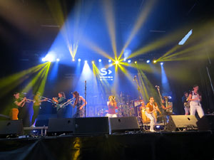 Festival Strenes 2019. Concert de Balkan Paradise Orchestra a la pla&ccedil;a Catalunya dins la programaci&oacute; de la Festa Major de l'Strenes