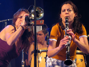 Festival Strenes 2019. Concert de Balkan Paradise Orchestra a la pla&ccedil;a Catalunya dins la programaci&oacute; de la Festa Major de l'Strenes