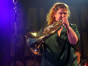 Festival Strenes 2019. Concert de Balkan Paradise Orchestra a la pla&ccedil;a Catalunya dins la programaci&oacute; de la Festa Major de l'Strenes