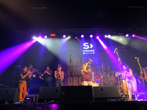 Festival Strenes 2019. Concert de Balkan Paradise Orchestra a la pla&ccedil;a Catalunya dins la programaci&oacute; de la Festa Major de l'Strenes