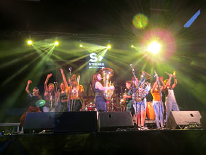 Festival Strenes 2019. Concert de Balkan Paradise Orchestra a la pla&ccedil;a Catalunya dins la programaci&oacute; de la Festa Major de l'Strenes