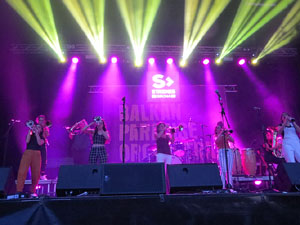 Festival Strenes 2019. Concert de Balkan Paradise Orchestra a la pla&ccedil;a Catalunya dins la programaci&oacute; de la Festa Major de l'Strenes