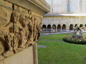 Temps de Flors 2019. Muntatges florals als claustres de la Catedral