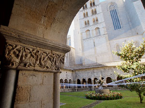 Temps de Flors 2019. Muntatges florals als claustres de la Catedral