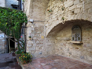 Temps de Flors 2019. Muntatge floral al Pati dels Rabins del Centre Bonastruc 