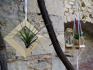 Temps de Flors 2019. Muntatge floral al Pati dels Rabins del Centre Bonastruc 