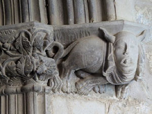 Temps de Flors 2019. Muntatges florals al Claustre de Sant Dom&egrave;nec
