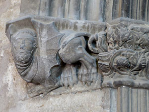 Temps de Flors 2019. Muntatges florals al Claustre de Sant Dom&egrave;nec