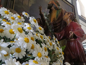 Temps de Flors 2019. Decoracions florals als diversos espais de l'Esgl&eacute;sia dels Dolors