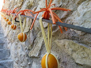 Temps de Flors 2019. Instal&middot;lacions i muntatges florals a la Capella de Sant Crist&ograve;fol, al Passeig Arqueol&ograve;gic