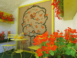 Temps de Flors 2019. Instal&middot;lacions i muntatges florals a la Capella de Sant Crist&ograve;fol, al Passeig Arqueol&ograve;gic