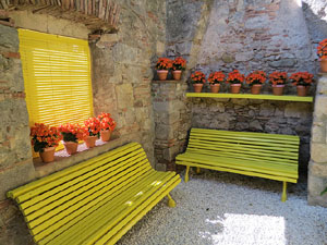 Temps de Flors 2019. Instal&middot;lacions i muntatges florals a la Capella de Sant Crist&ograve;fol, al Passeig Arqueol&ograve;gic