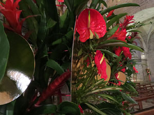 Temps de Flors 2019. Decoracions florals a l'interior de la nau g&ograve;tica de Sant Feliu