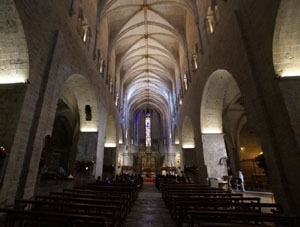 Temps de Flors 2019. Decoracions florals a l'interior de la nau g&ograve;tica de Sant Feliu