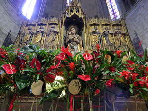 Temps de Flors 2019. Decoracions florals a l'interior de la nau g&ograve;tica de Sant Feliu