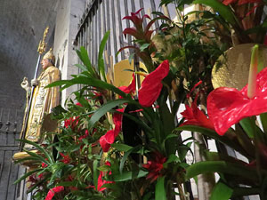 Temps de Flors 2019. Decoracions florals a l'interior de la nau g&ograve;tica de Sant Feliu