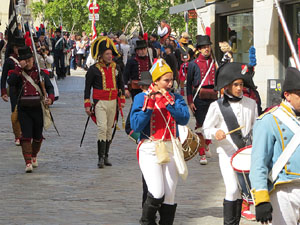 XII Festa Reviu els Setges Napole&ograve;nics de Girona. Desfilada pels carrers de Girona
