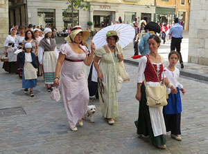 XII Festa Reviu els Setges Napole&ograve;nics de Girona. Desfilada pels carrers de Girona