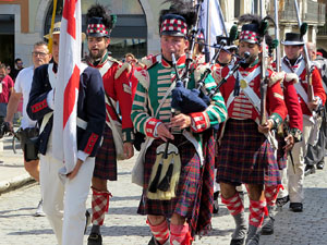 XII Festa Reviu els Setges Napole&ograve;nics de Girona. Presentaci&oacute; a la pla&ccedil;a de la Independ&egrave;ncia