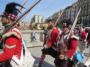 XII Festa Reviu els Setges Napole&ograve;nics de Girona. Presentaci&oacute; a la pla&ccedil;a de la Independ&egrave;ncia