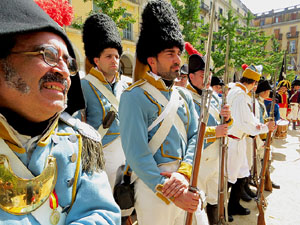 XII Festa Reviu els Setges Napole&ograve;nics de Girona. Presentaci&oacute; a la pla&ccedil;a de la Independ&egrave;ncia