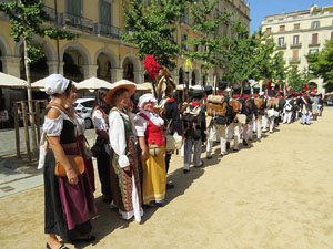 XII Festa Reviu els Setges Napole&ograve;nics de Girona. Presentaci&oacute; a la pla&ccedil;a de la Independ&egrave;ncia