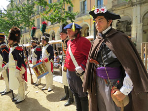 XII Festa Reviu els Setges Napole&ograve;nics de Girona. Presentaci&oacute; a la pla&ccedil;a de la Independ&egrave;ncia
