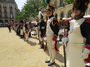 XII Festa Reviu els Setges Napole&ograve;nics de Girona. Presentaci&oacute; a la pla&ccedil;a de la Independ&egrave;ncia