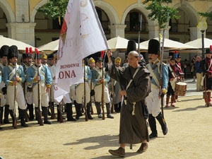 XII Festa Reviu els Setges Napole&ograve;nics de Girona. Presentaci&oacute; a la pla&ccedil;a de la Independ&egrave;ncia