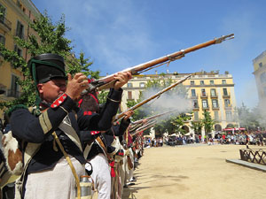 XII Festa Reviu els Setges Napole&ograve;nics de Girona. Presentaci&oacute; a la pla&ccedil;a de la Independ&egrave;ncia