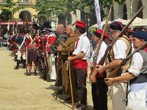 XII Festa Reviu els Setges Napole&ograve;nics de Girona. Presentaci&oacute; a la pla&ccedil;a de la Independ&egrave;ncia