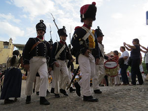 XII Festa Reviu els Setges Napole&ograve;nics de Girona. Presentaci&oacute; a la pla&ccedil;a de Sant Dom&egrave;nec