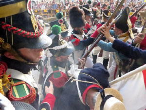 XII Festa Reviu els Setges Napoleònics de Girona. Combats a la plaça dels Apòstols