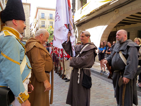 XII Festa Reviu els Setges Napoleònics de Girona. Lliurament de la bandera de la Croada Gironina