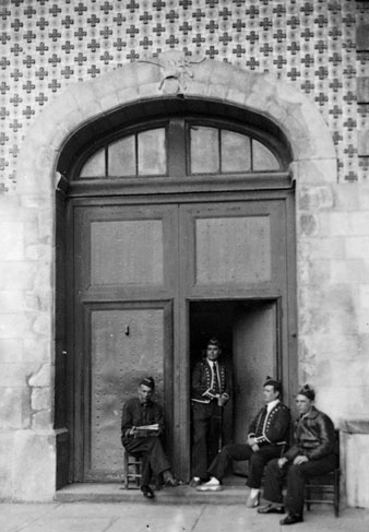 Dipòsit d'obres de museus catalans a l'església de Sant Esteve d'Olot. 1937