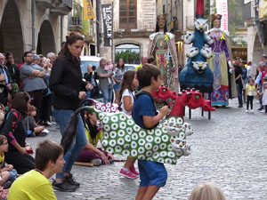 Assaig de Fal·lera Girona amb els bastoners, músics i tota la faràndula festiva