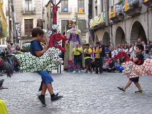 Assaig de Fal·lera Girona amb els bastoners, músics i tota la faràndula festiva