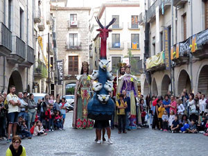 Assaig de Fal·lera Girona amb els bastoners, músics i tota la faràndula festiva