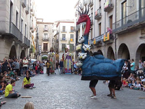 Assaig de Fal·lera Girona amb els bastoners, músics i tota la faràndula festiva