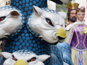 Assaig de Fal·lera Girona amb els bastoners, músics i tota la faràndula festiva