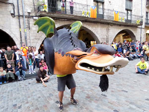 Assaig de Fal·lera Girona amb els bastoners, músics i tota la faràndula festiva