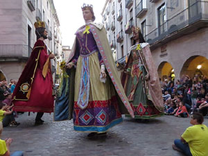 Assaig de Fal·lera Girona amb els bastoners, músics i tota la faràndula festiva
