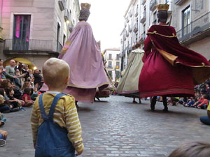 Assaig de Fal·lera Girona amb els bastoners, músics i tota la faràndula festiva