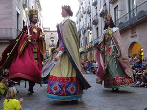 Assaig de Fal·lera Girona amb els bastoners, músics i tota la faràndula festiva
