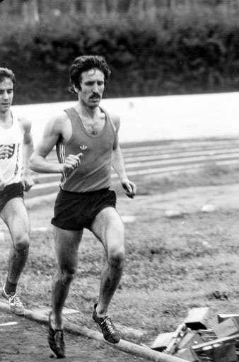 Atletisme a les instal&middot;lacions esportives del GEIEG a la Devesa. 1980