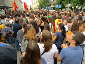 Concentraci&oacute; de rebuig de la sent&egrave;ncia davant la seu de la Generalitat a Girona