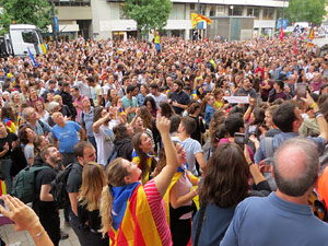 Concentraci&oacute; de rebuig de la sent&egrave;ncia davant la seu de la Generalitat a Girona